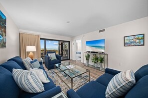 Living area - Pelicans Roost 107: Corner Unit with Gulf Views! (Sanibel)