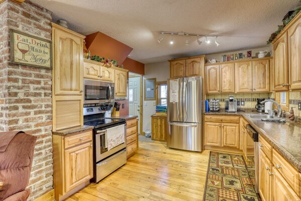 冰箱、微波炉、烤箱、炉灶