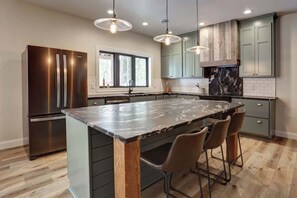 Refrigerador, microondas, horno, placa de cocina