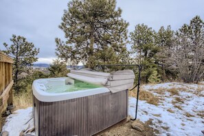 A hot tub outdoors surrounded by trees and snow. - Newly Furnished Mountain Home - Private Hot Tub- Fooseball - Unbeatable Views (Bailey)