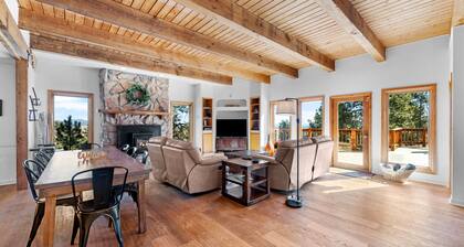 Newly Furnished Mountain Home - Private Hot Tub- Fooseball - Unbeatable Views