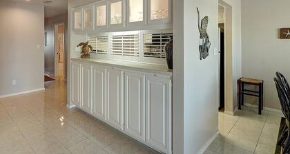 Dock Holiday 2 Bedroom Condo by Redawning