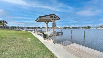 Condo, 2 Bedrooms | Property grounds