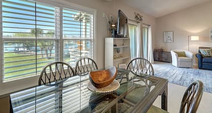 Dock Holiday 2 Bedroom Condo by Redawning