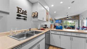 公寓客房, 2 間臥室 | 私人廚房 | 電冰箱、烤箱、咖啡機/沖茶器、烤麵包機