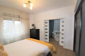 2 bedrooms, desk, iron/ironing board, WiFi