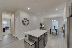 Interior - Your Vibrant Dallas Getaway Home (Dallas)