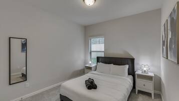 4 bedrooms, iron/ironing board, WiFi, bed sheets