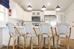 Fridge, microwave, oven, stovetop - Plantation at Princeville 821 (Princeville)