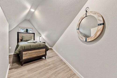 Eastside Estate-Quiet Neighborhood-5 mi to U of A