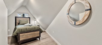 Eastside Estate-Quiet Neighborhood-5 mi to U of A