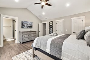 4 bedrooms, iron/ironing board, WiFi, bed sheets