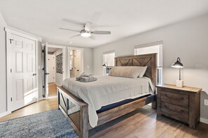 4 bedrooms, iron/ironing board, WiFi, bed sheets