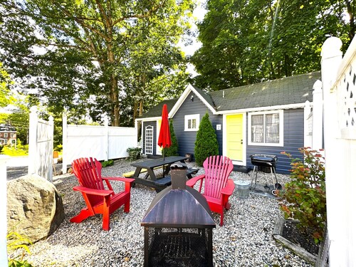 Cottage 1-2 - Year Round Pet Friendly - 2 Bedroom / 1 Bath End Unit