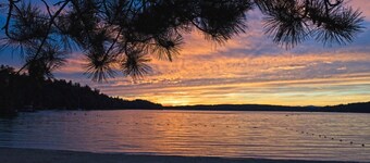 Cottage 1-2 - Year Round Pet Friendly - 2 Bedroom / 1 Bath End Unit