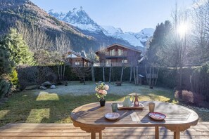 Outdoor dining - A dream chalet with Mont Blanc view in Chamonix (Chamonix-Mont-Blanc)