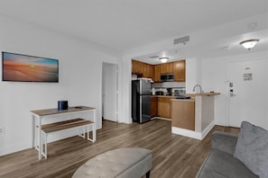 Smart TV - Stunning Resort Two Bedroom condo near Universal & Disney (Orlando)