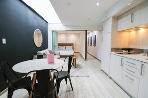 2 chambres, fer et planche à repasser, draps fournis