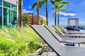 Terrace/patio - Nice 1 Bdrm Condo City & Partial Bay Views (Miami)