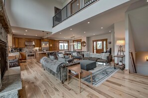 Fernseher, Kamin, Stereoanlage, Arbeitsbereiche