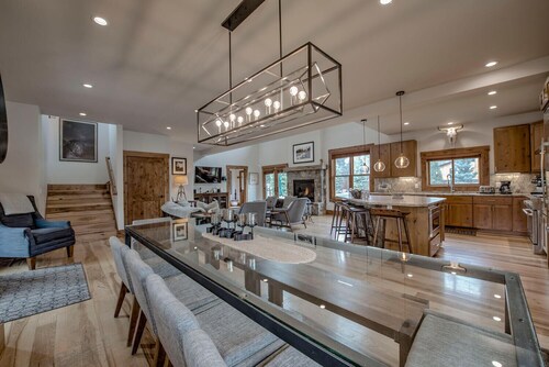 Mountain Lodge Oasis | 6BR w/ Hot Tub Near Aspen