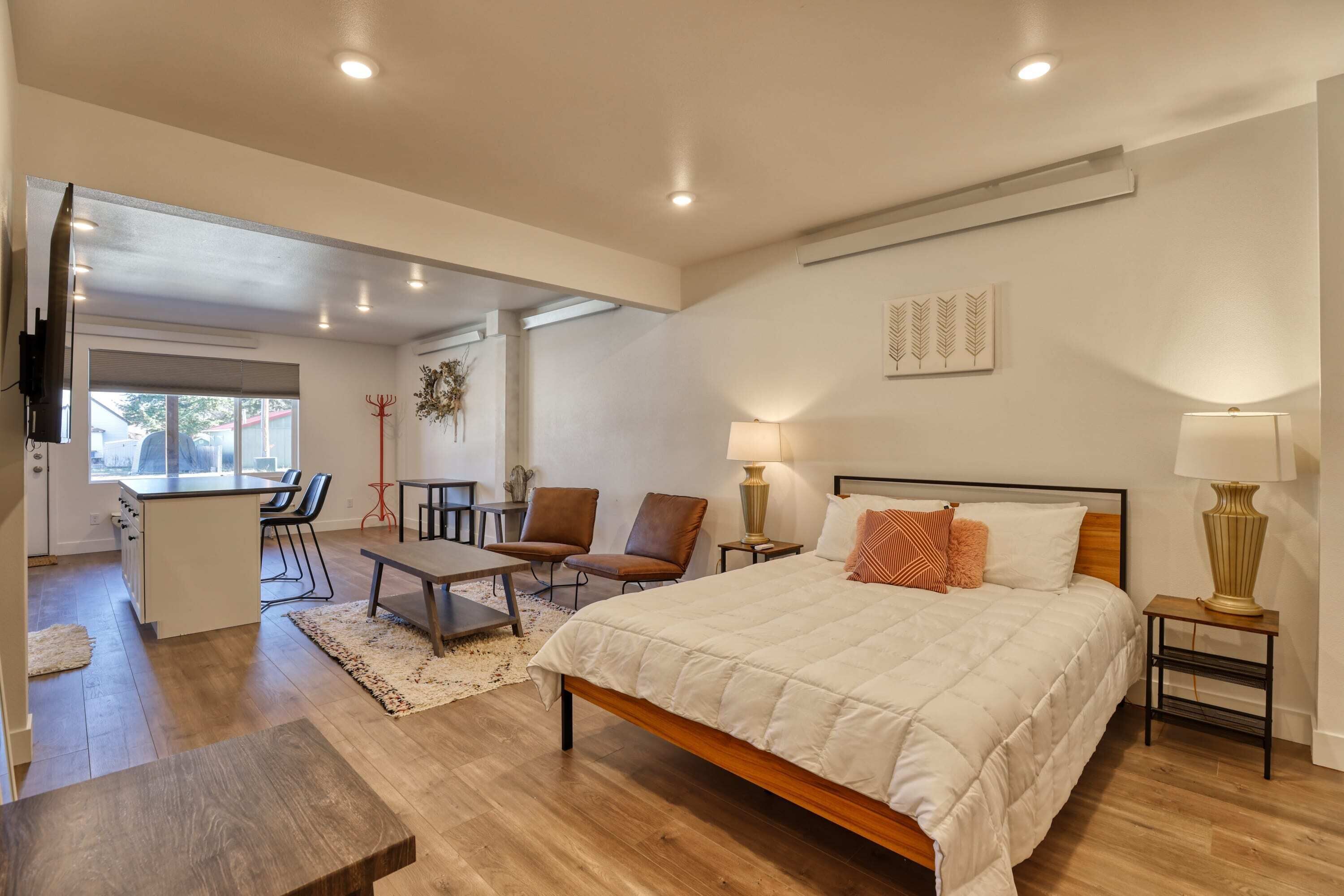 Sheridan Modern Studio Suite 5, 1 min to Downtown