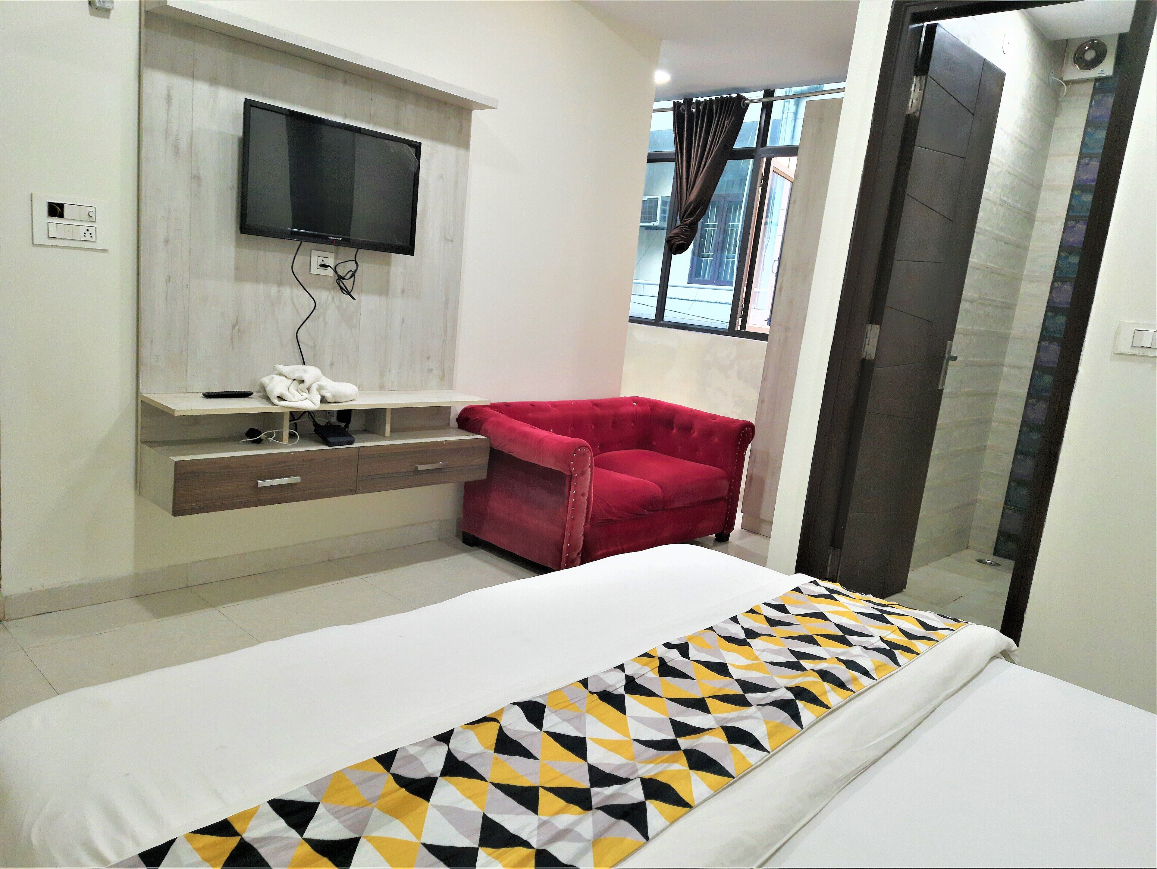 Business Double Room | Desk, laptop workspace, WiFi, bed sheets