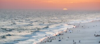 Adorable 2 BR Bungalow Near DT, NAS, Beaches