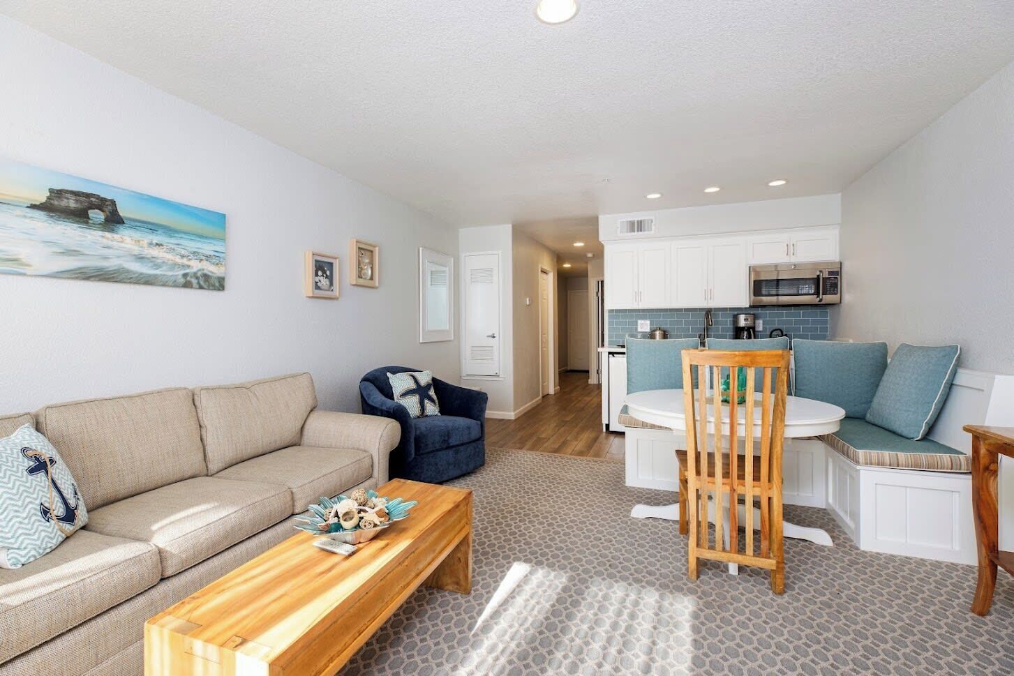 Télévision, cheminée, espaces bureaux