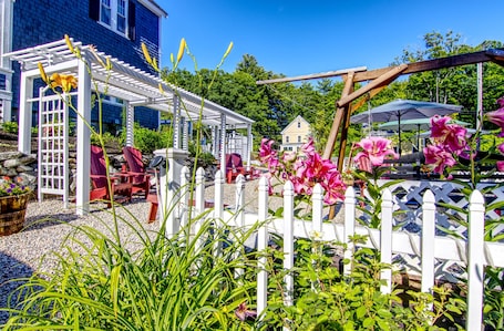 Terrace/patio. Cottage 3 - Year Round - Pet Friendly - 1 Bedroom / 1 Bath