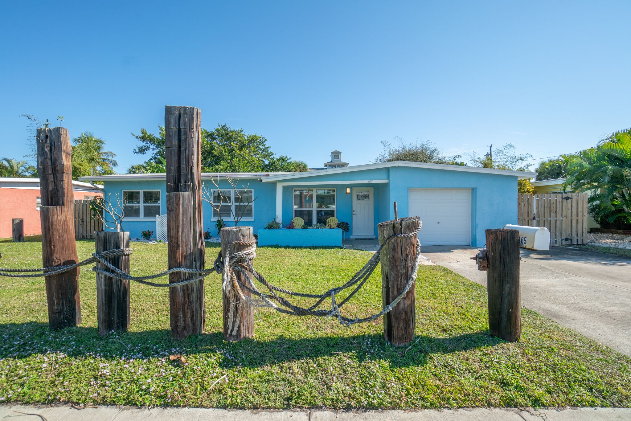 Pelican Cove- Huge fenced backyard - 1 block to beach