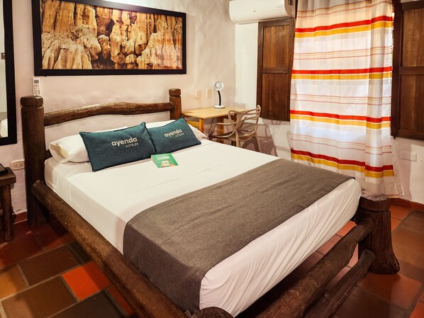 Standard-Doppelzimmer | Allergikerbettwaren, kostenloses WLAN, Bettwäsche