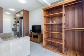 Apartamento empresarial | Área de estar | Smart TV 50 polegadas com canais digitais