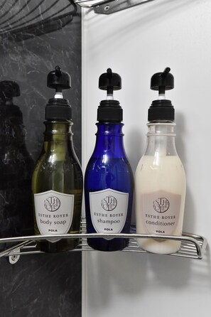 Minibar, sistema de insonorización, wifi gratis y ropa de cama 