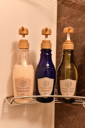 Minibar, schallisolierte Zimmer, kostenloses WLAN, Bettwäsche