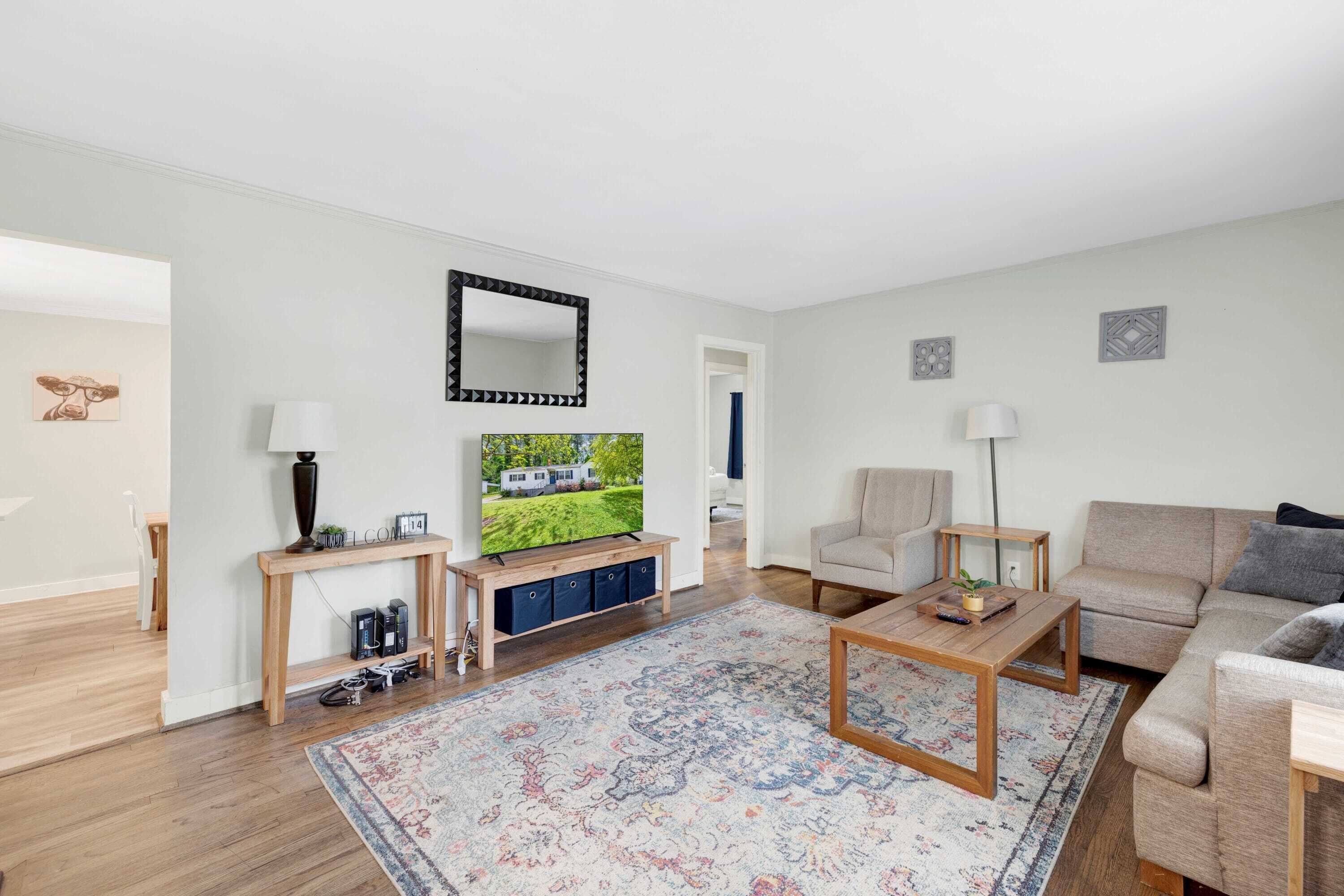 Updated Kitchen, Near Downtown - Cozy on 86th