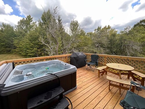 New! remodeled Barn. min from Lake, Ski, Hot tub