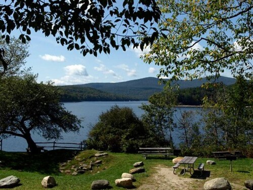 New! remodeled Barn. min from Lake, Ski, Hot tub