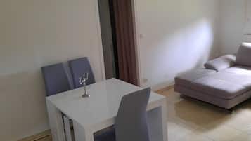 4 Schlafzimmer, BĂŒgeleisen/BĂŒgelbrett, kostenloses WLAN, BettwĂ€sche