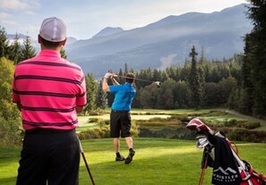 Golf - Alpine 3BRM. Family Friendly, Sleeps 6. Pool & Hot Tub,Patio+ BBQ & Free Parking (Whistler)