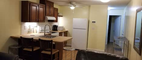 Frigorífic, microones, forn i placa de cuina