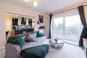 TV - The Exquisite Matlock Gem (Derbyshire)