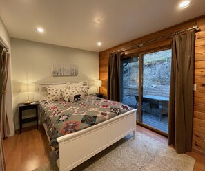 4 bedrooms, desk, iron/ironing board, free WiFi