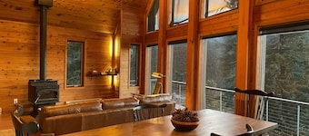 Mountain Retreat with Hot Tub Near State Park