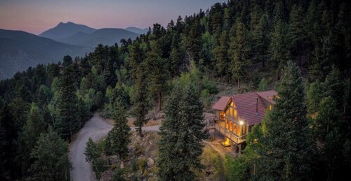 Mountain Retreat with Hot Tub Near State Park