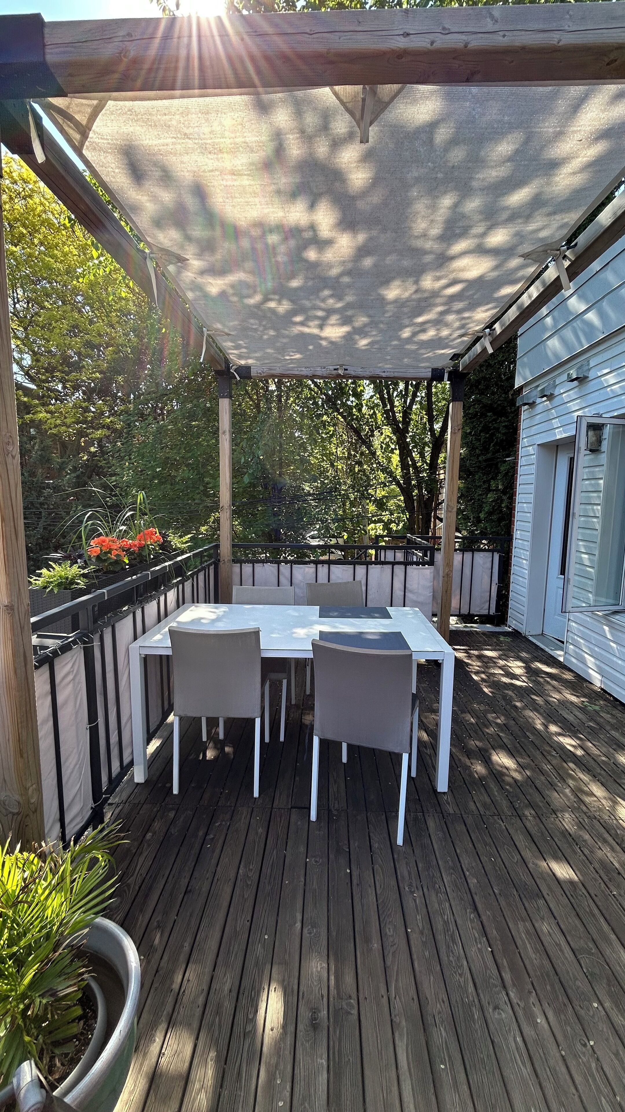 Outdoor dining