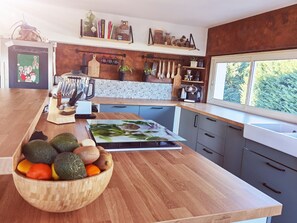 Réfrigérateur, micro-ondes, four, lave-vaisselle