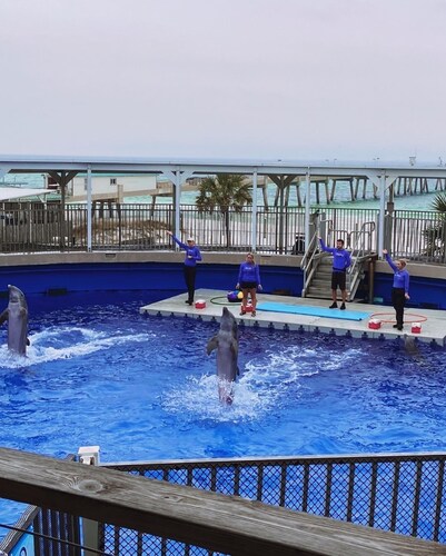 Sea Largo, 🏖 Work, Play & Relax! 4BR Beach Home w/ Fenced Yard + Games