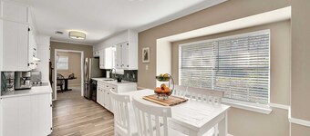 The Cactus Casa Uno - Next to Lake Waco - 15m to Downtown Waco - PET FRIENDLY