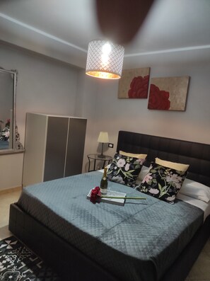 1 chambre, bureau, chambres insonorisées, fer et planche à repasser